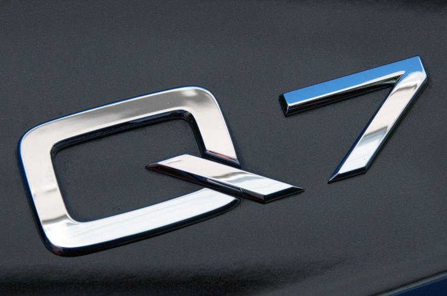 Логотип Audi Q7 3.0T Quattro S-Line (4L) 2011 года  (NA) (фото 2 из 46)